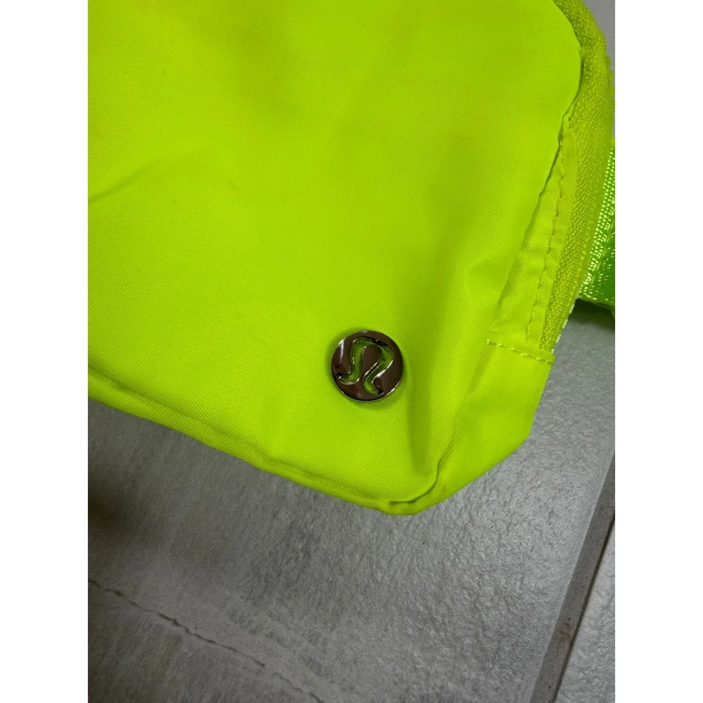 Lululemon Everywhere Belt Bag 1L Electric Lemon Neon Yellow LU9AX2S